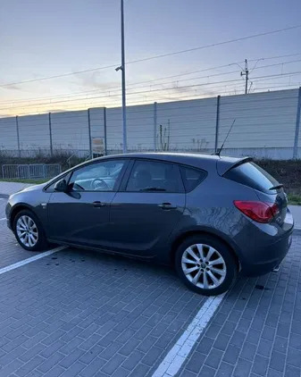 mazowieckie Opel Astra cena 26000 przebieg: 267000, rok produkcji 2012 z Tłuszcz